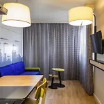 מלון דירות Adagio Access Centre 3*