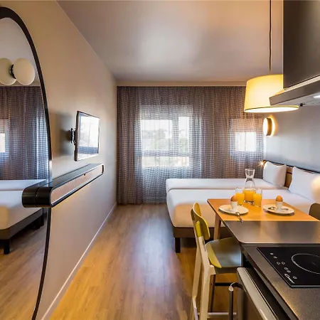 מלון דירות Adagio Access Centre 3*