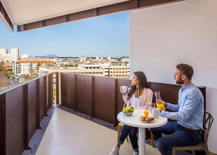 Adagio Access Centre 3*