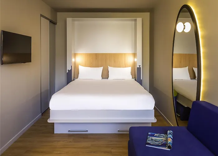 Adagio Access Centre 3*